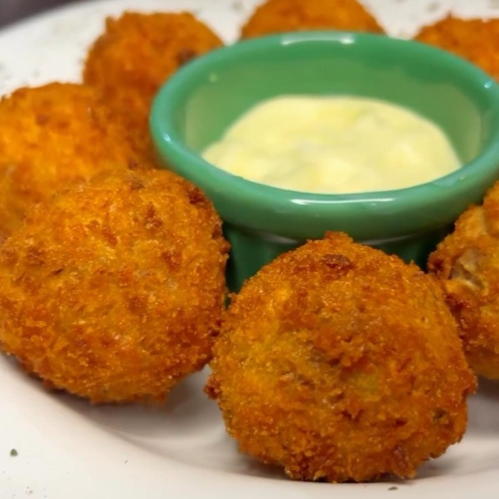 BOLINHO DE CARNE SECA (8 un)