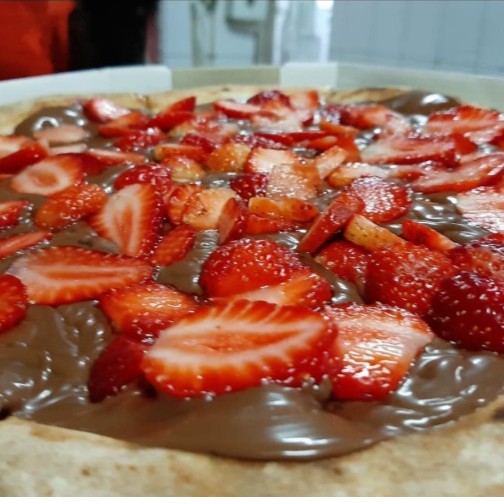PIZZA CHOCOLATE COM MORANGO